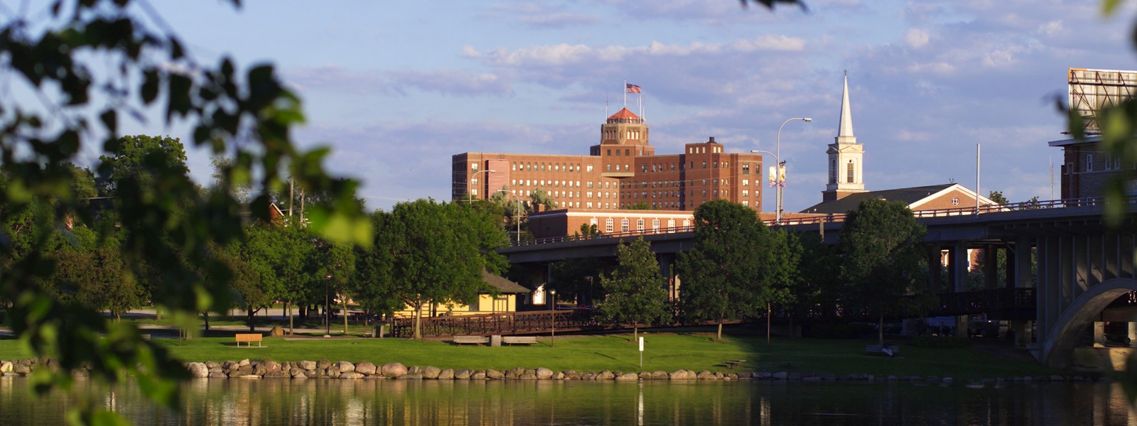 Rockford is a rapidly developing city in terms of culture and amenities. Along with a lively and exciting downtown area, Rockford residents enjoy beautiful parks, numerous sports and recreational facilities and a wide variety of retail options.